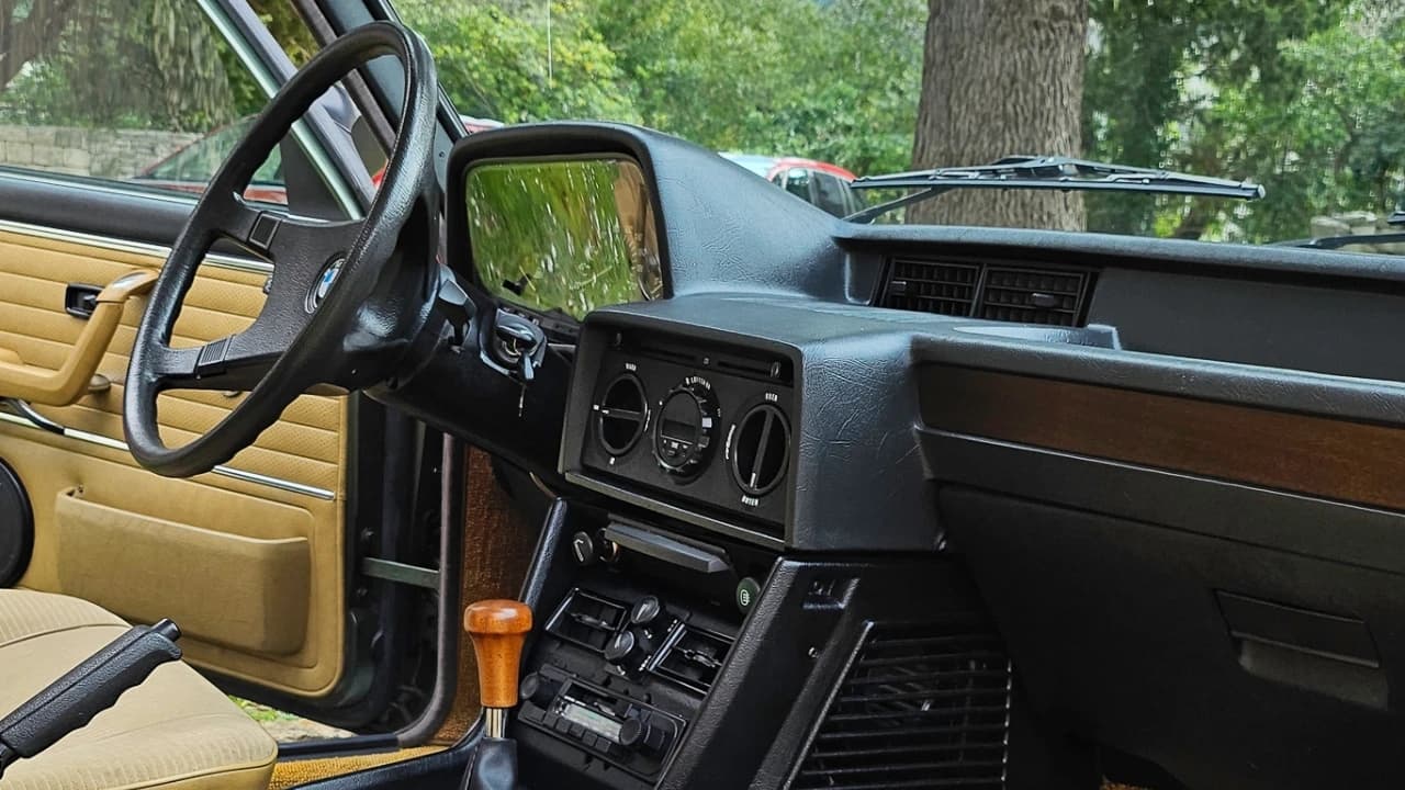 Which Classic Car Is Best to Rent? A Guide to 5 Iconic Models