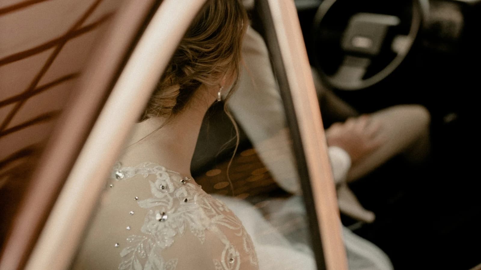 Renting a Vintage Car for Your Wedding: The Complete Guide