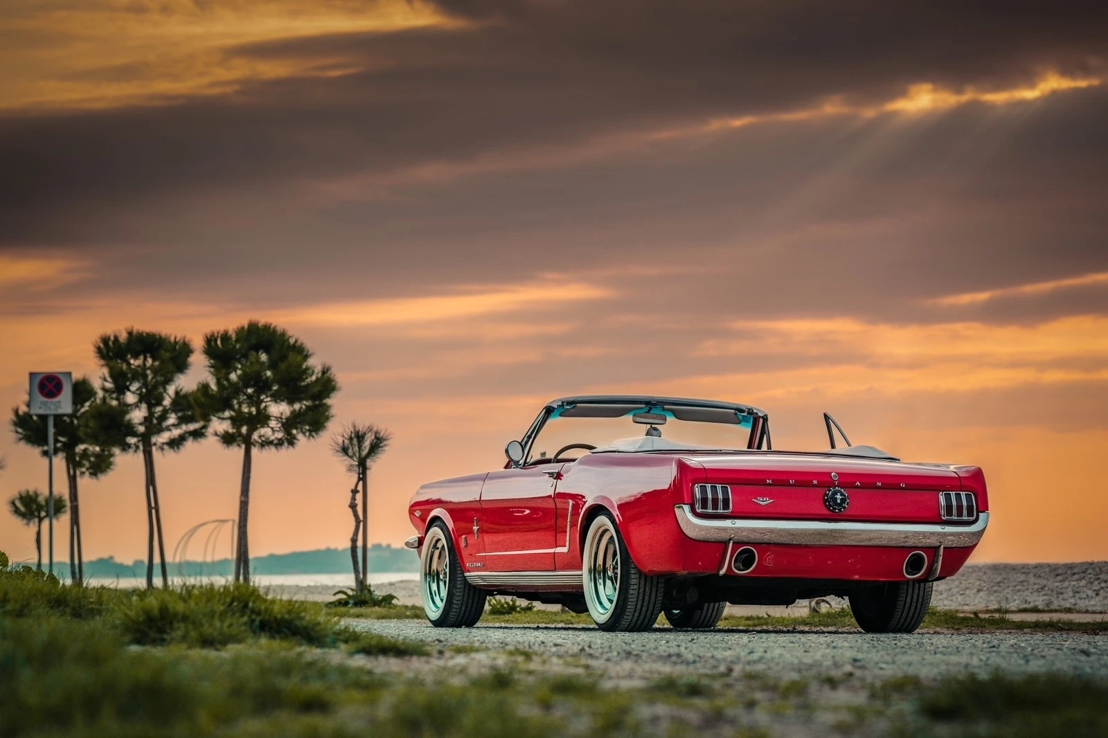 Ford Mustang Cabrio Crvena