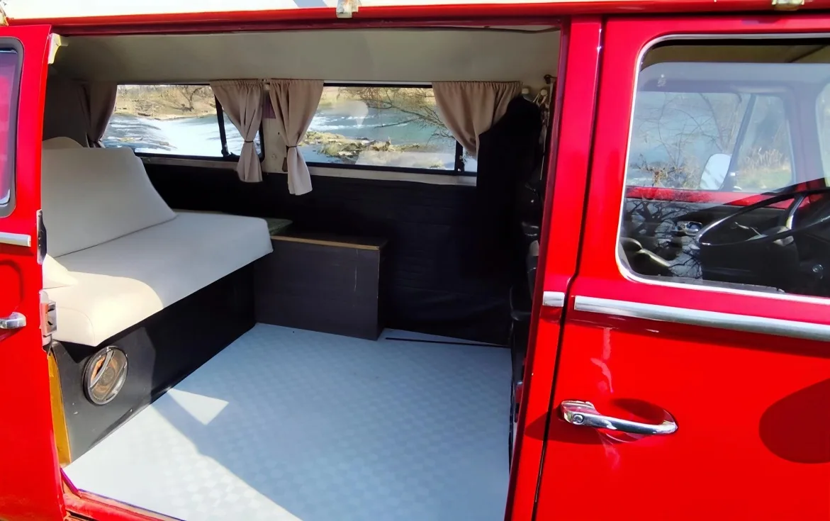 Volkswagen T2 Crveni