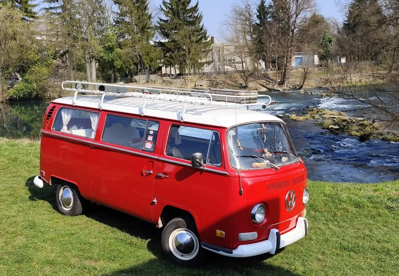 Volkswagen T2 Crveni