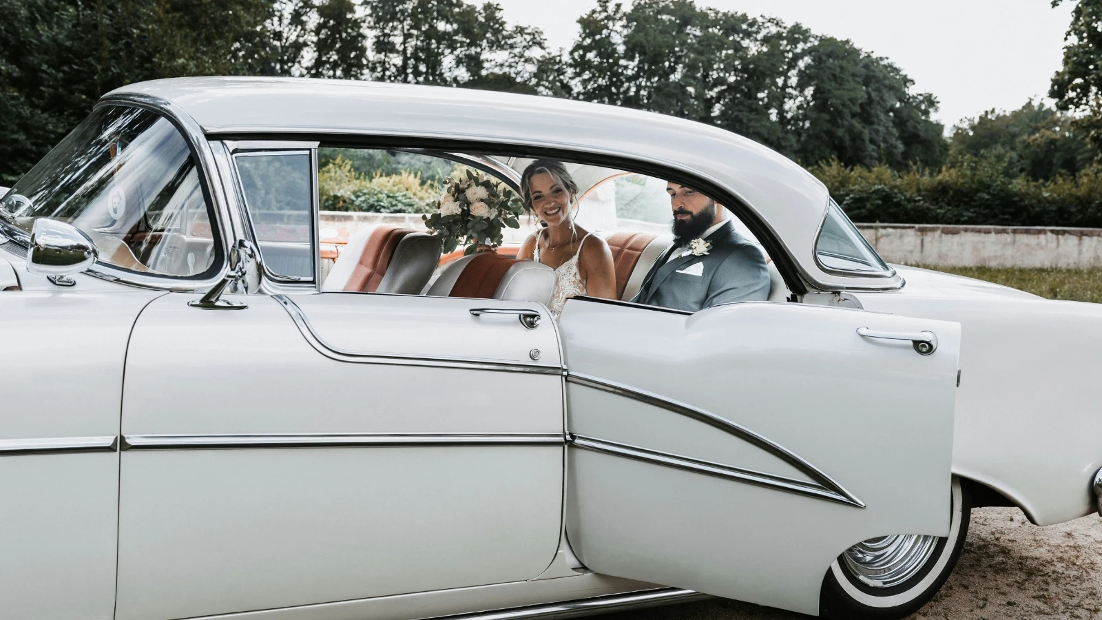 Oldtimer automobil na vjenčanju — Elegant Cars